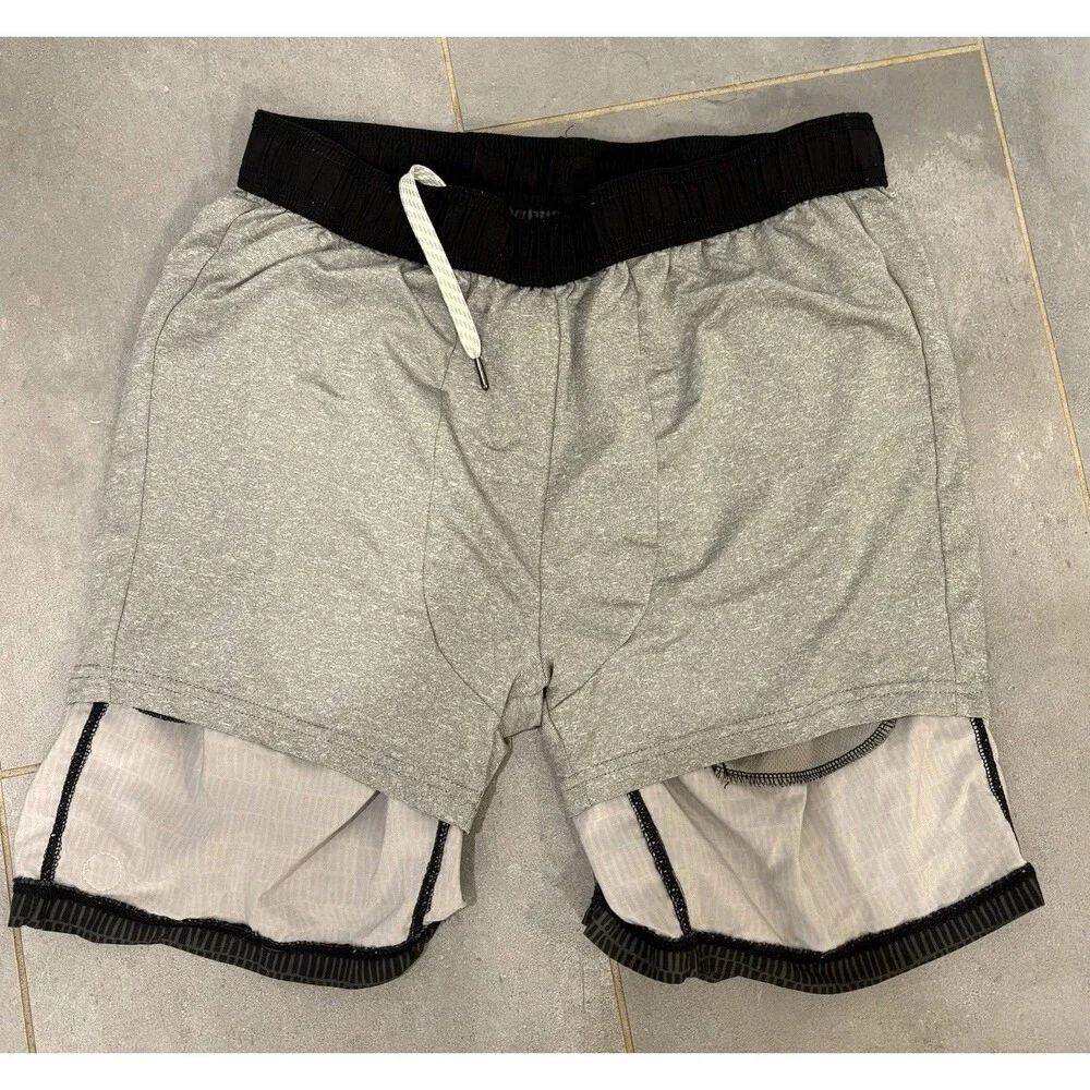Vuori Shorts Mens L Gray Striped Kore Unlined Drawstring Running Gym v302